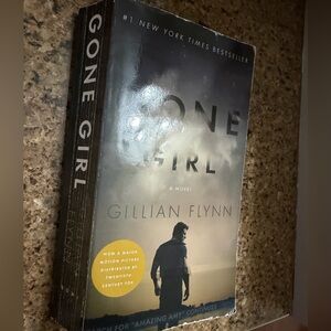 Gone Girl by Gillian Flynn - Paperback